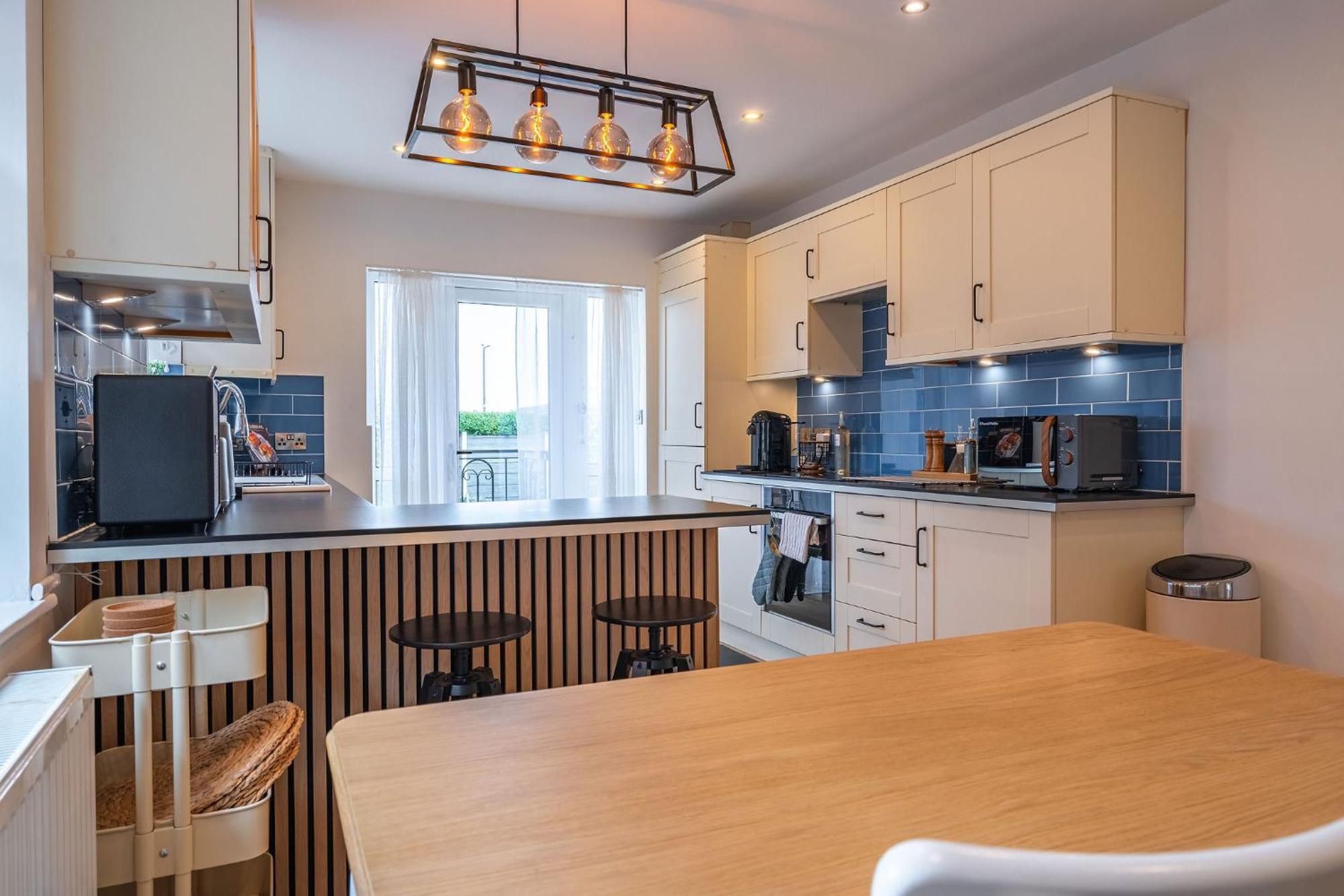 Nature Inspired Bungalow With 3 Rooms - 10 Mins From Manchester Airport Timperley Екстериор снимка