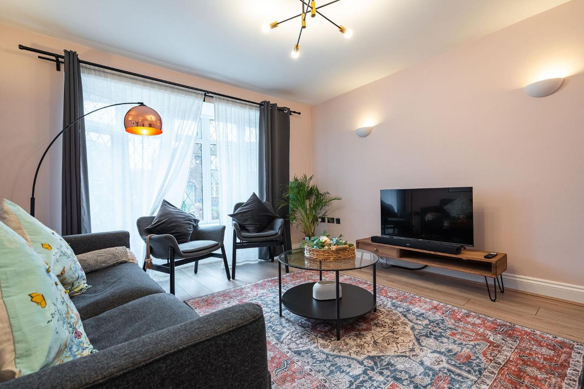 Nature Inspired Bungalow With 3 Rooms - 10 Mins From Manchester Airport Timperley Екстериор снимка