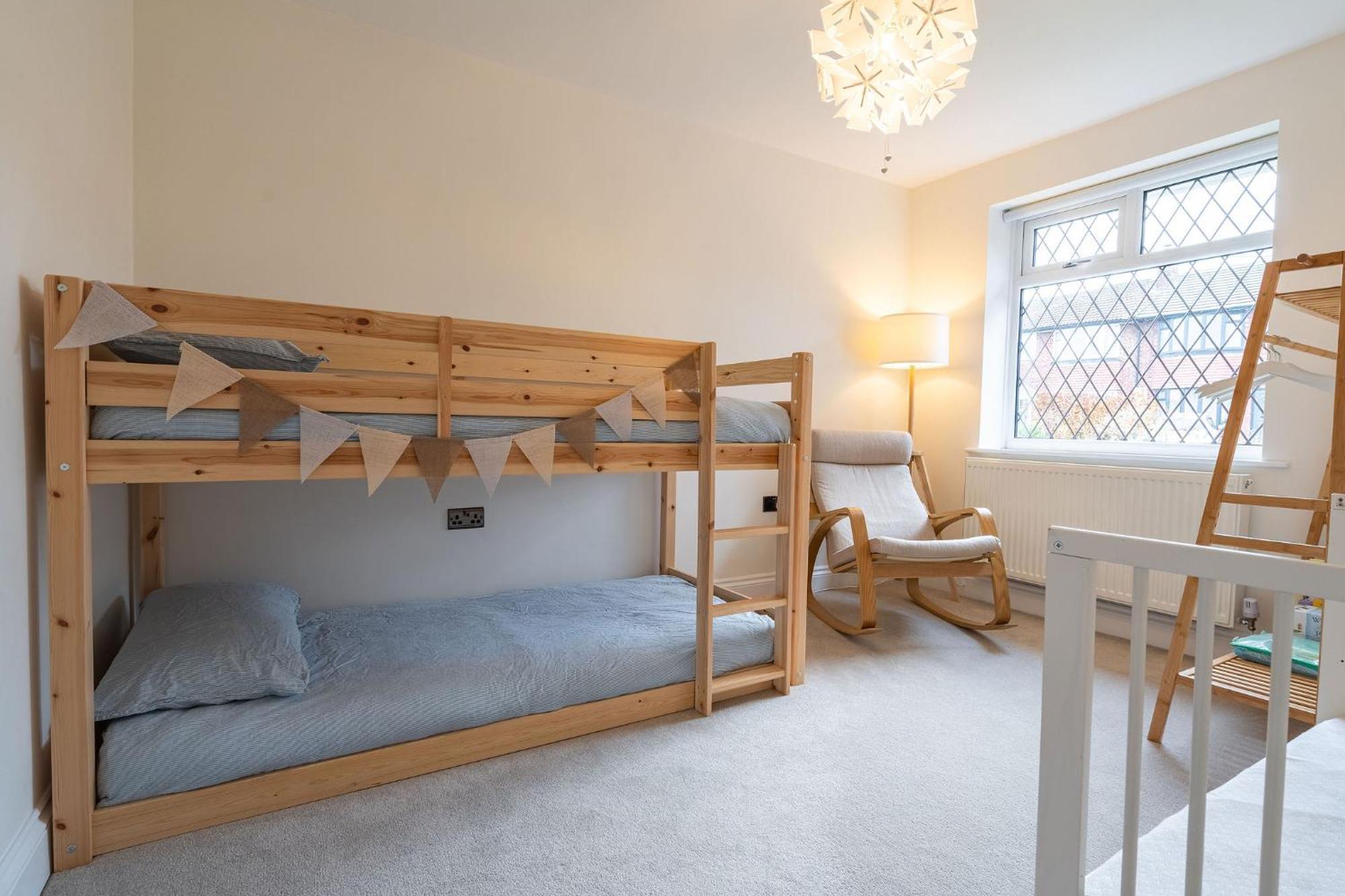Nature Inspired Bungalow With 3 Rooms - 10 Mins From Manchester Airport Timperley Екстериор снимка