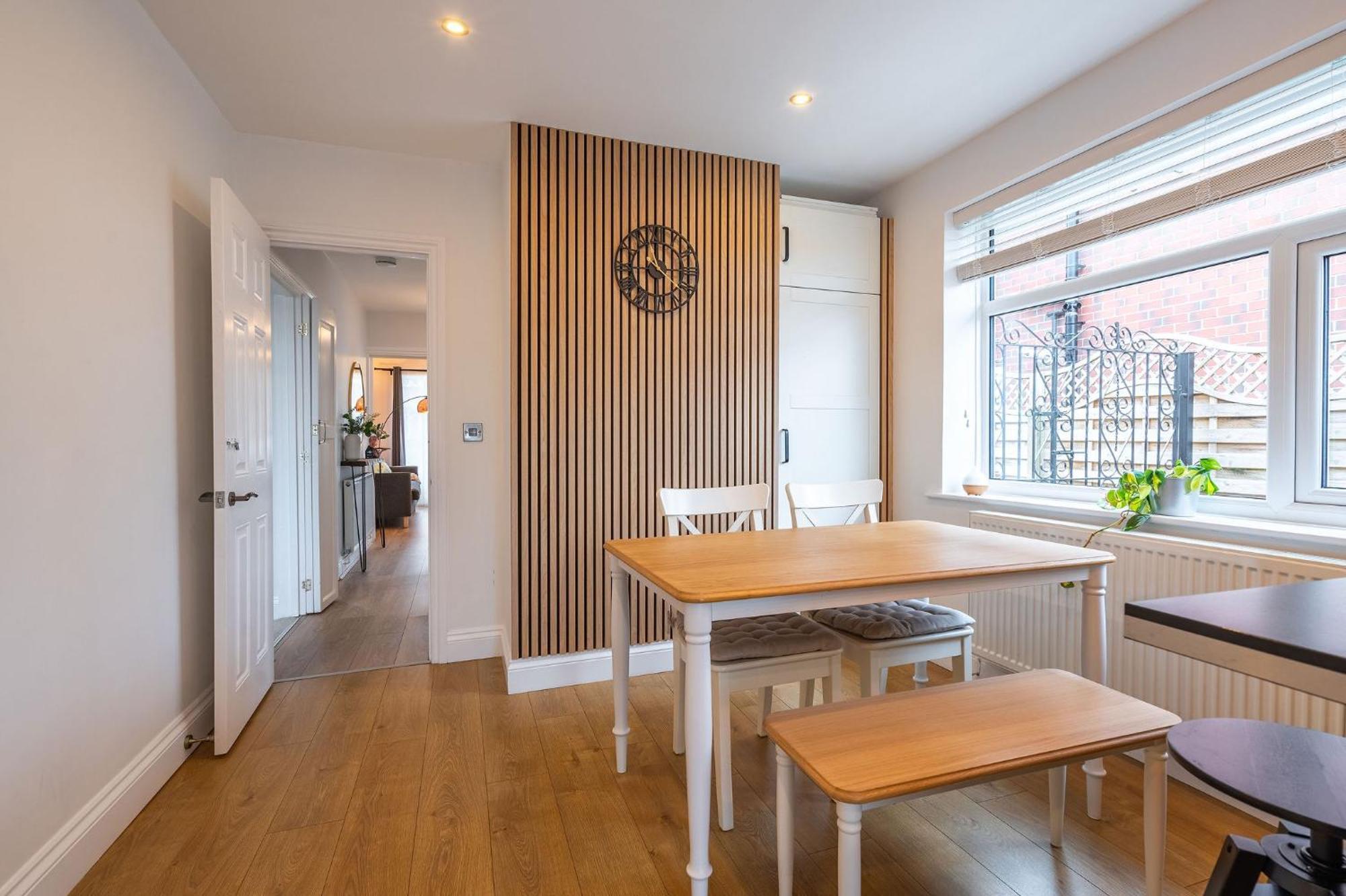 Nature Inspired Bungalow With 3 Rooms - 10 Mins From Manchester Airport Timperley Екстериор снимка